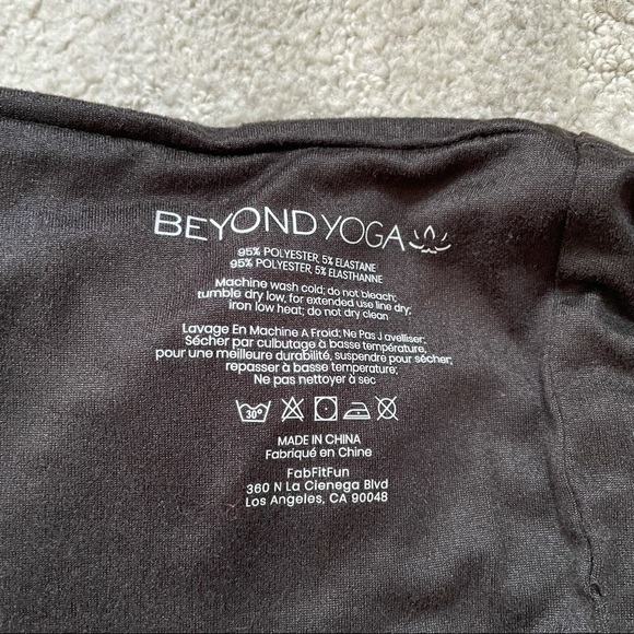 Beyond Yoga Black Hidden Pocket Infinity Scarf EUC - Picture 8 of 10